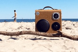 transistorradio op het strand